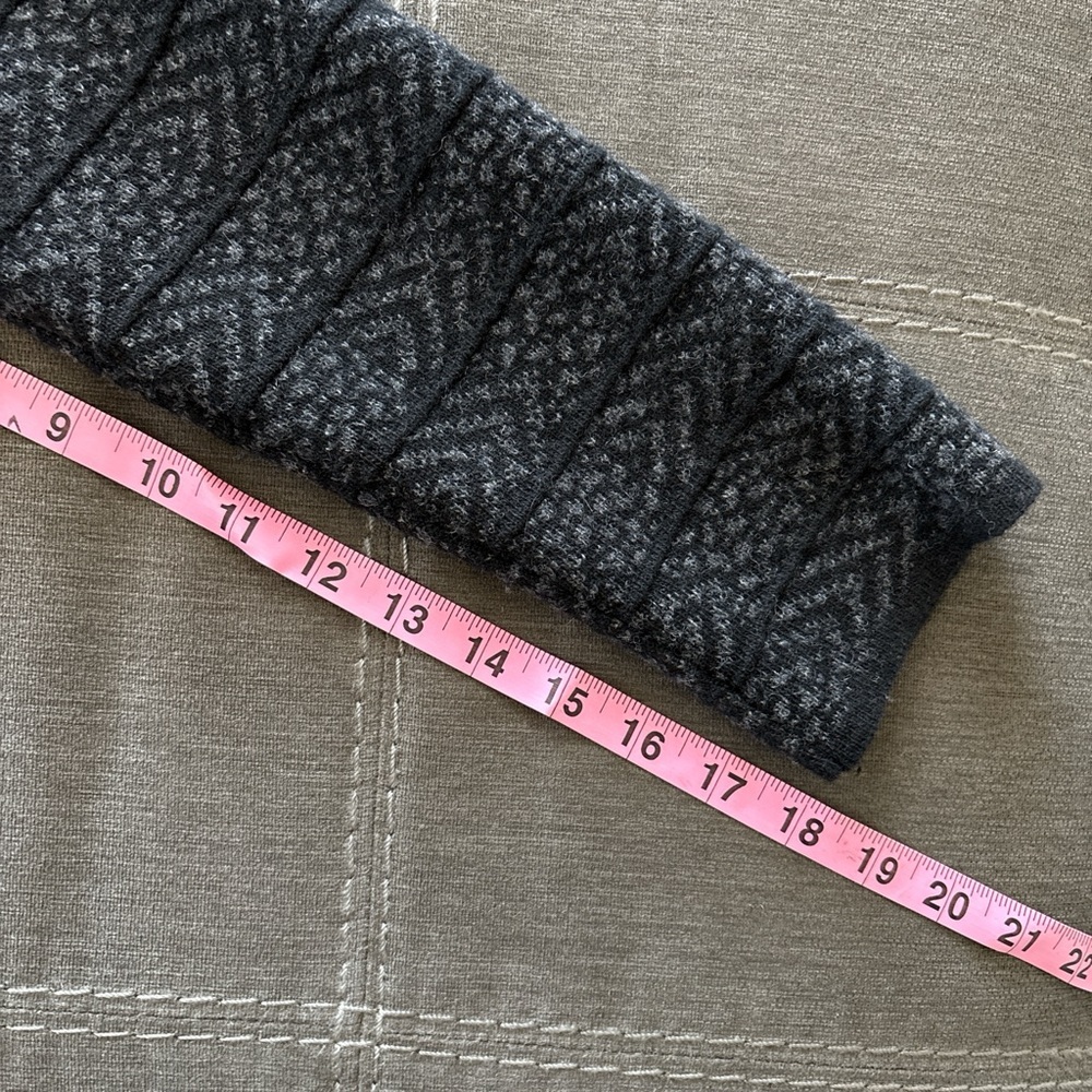 Chiaramente Elegant Textured Women's Cardigan. 70% wool. Made in Italy. - Picture 6 of 7